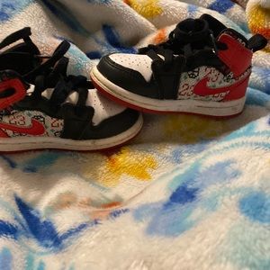 NIKE RARE AIR JORDANS 1 CHRISTMAS SWEATER EDITION